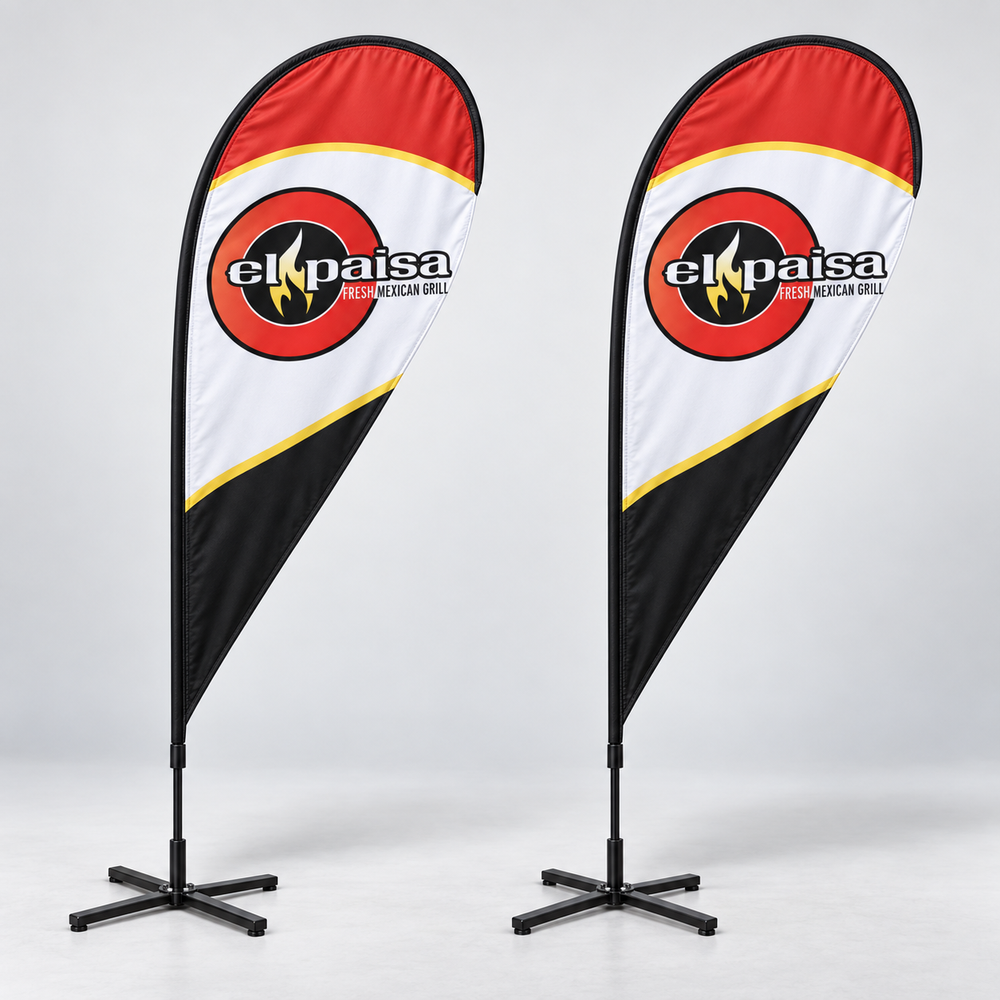 Conjunto de banderas tipo gota El Paisa | 2 banderas de doble cara. Vista 1 del producto. Concepto ilustrativo creado con IA; el diseño final se confirma antes de producir.